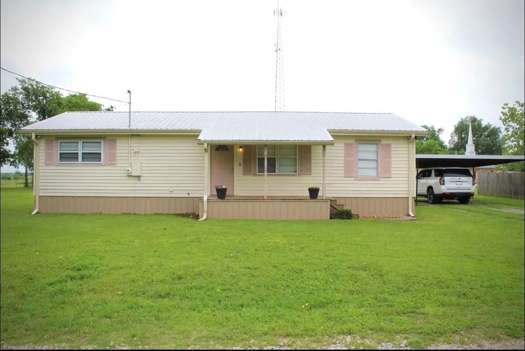 100 Hickory Street, Lone Oak