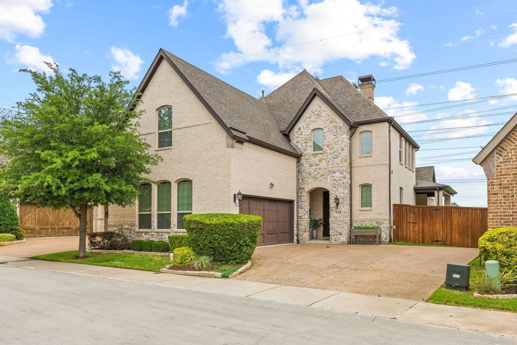 725 Royal Minister Boulevard, Lewisville