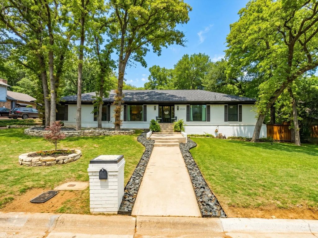 4505 Woodland Park Boulevard, Arlington