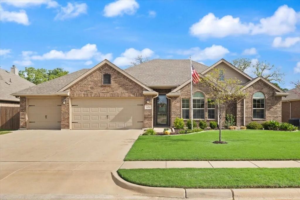 1420 Glade Meadows Drive, Burleson