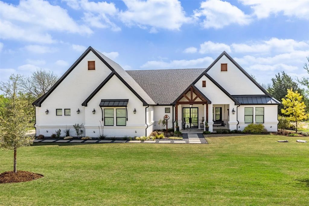 108 Golf Walk Circle, Denison