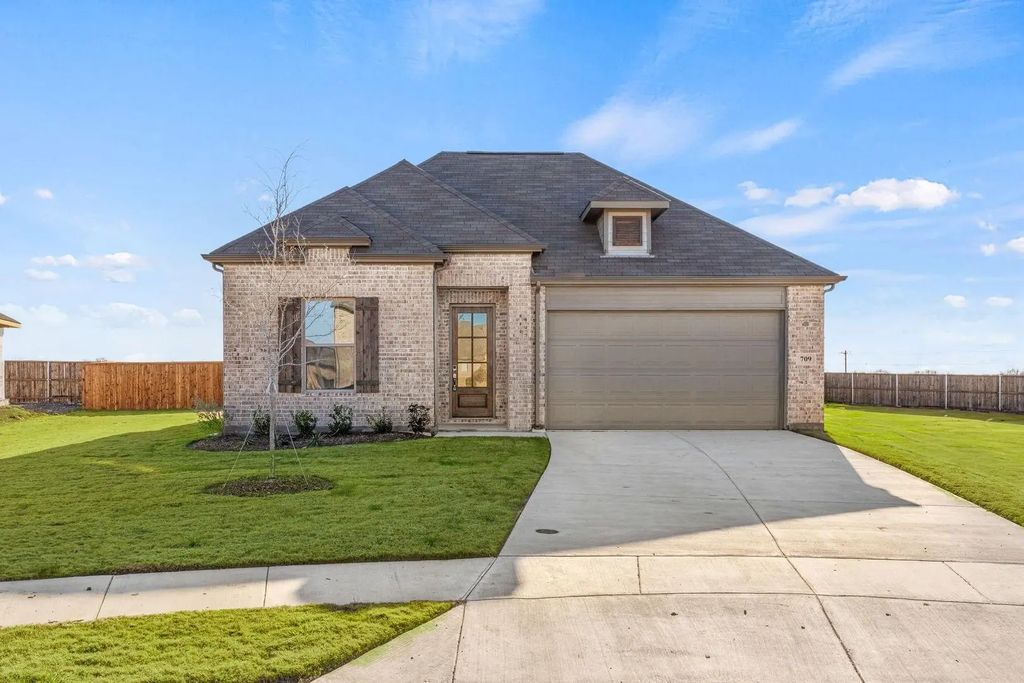 1423 Golden Meadow Drive, Van Alstyne