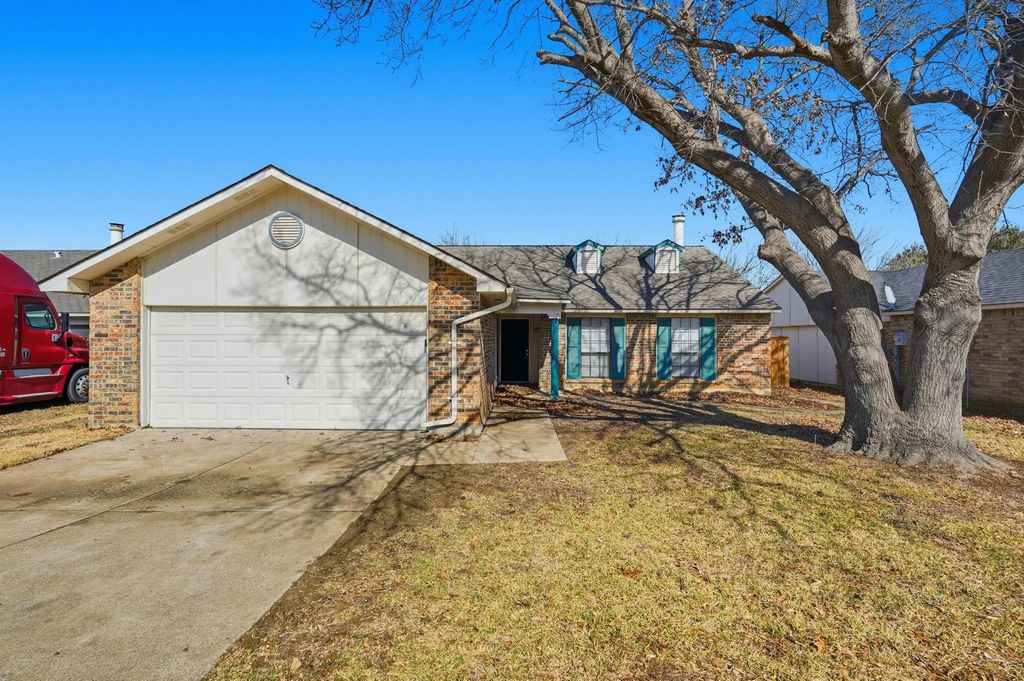 2117 Newbury Drive, Arlington