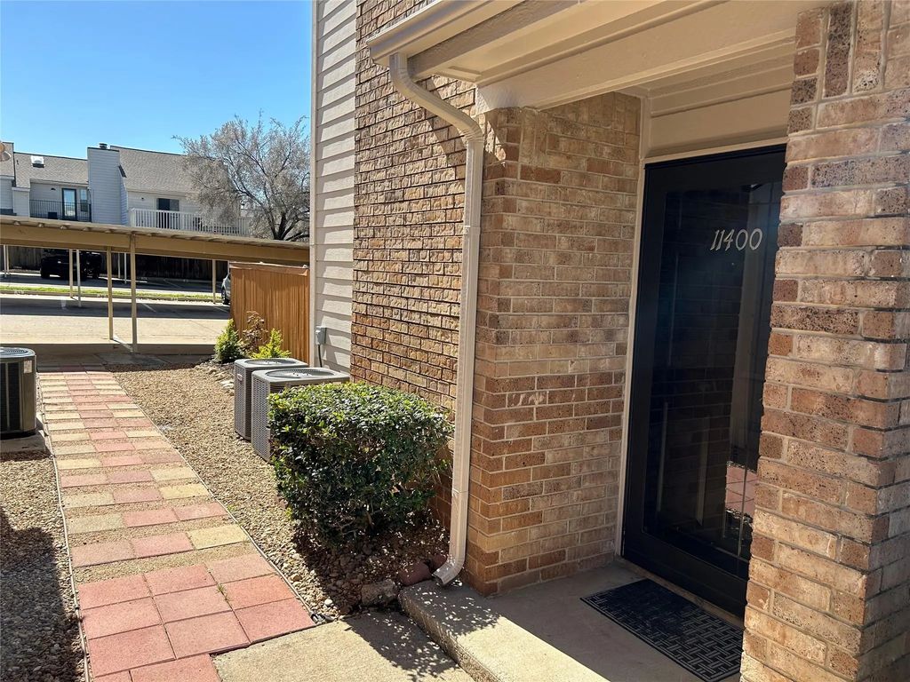 3635 Garden Brook Drive 137, Farmers Branch