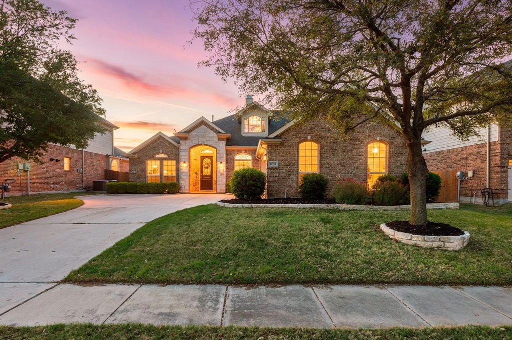 11712 Wolfcreek Lane, Fort Worth