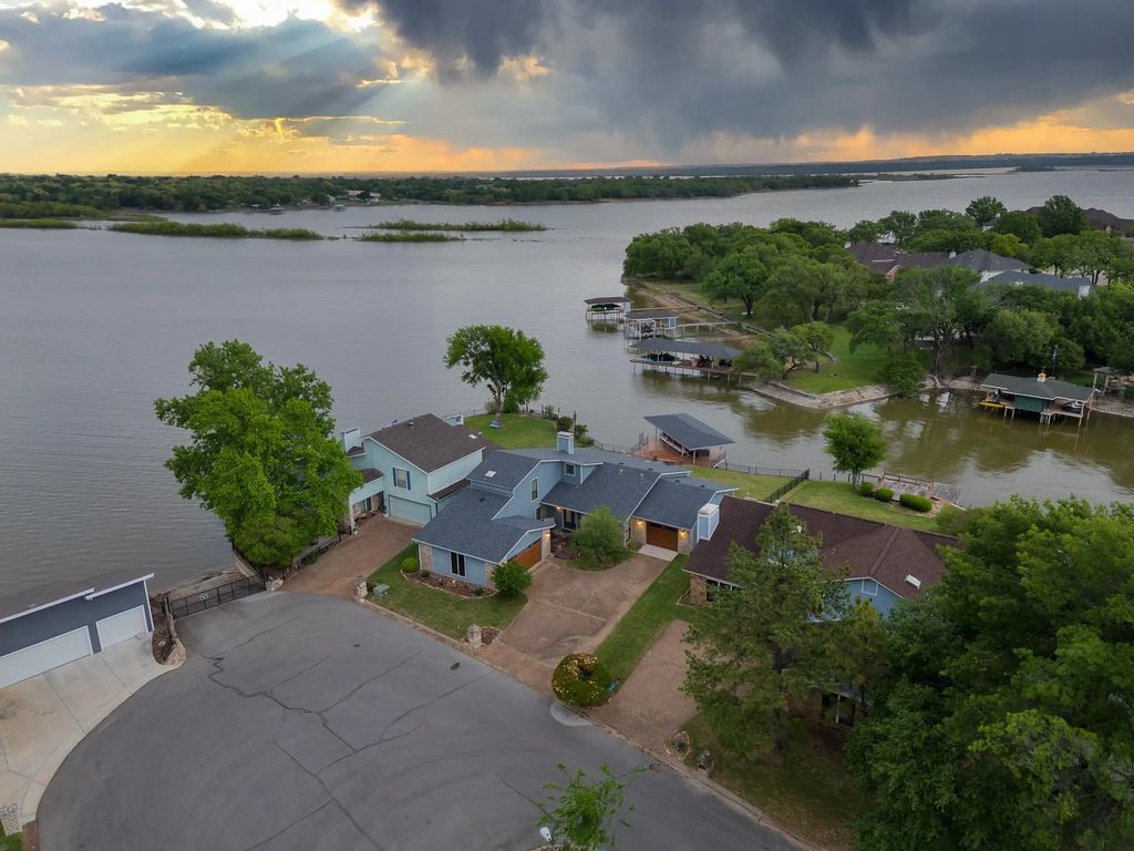 568 Harbor Circle, Azle