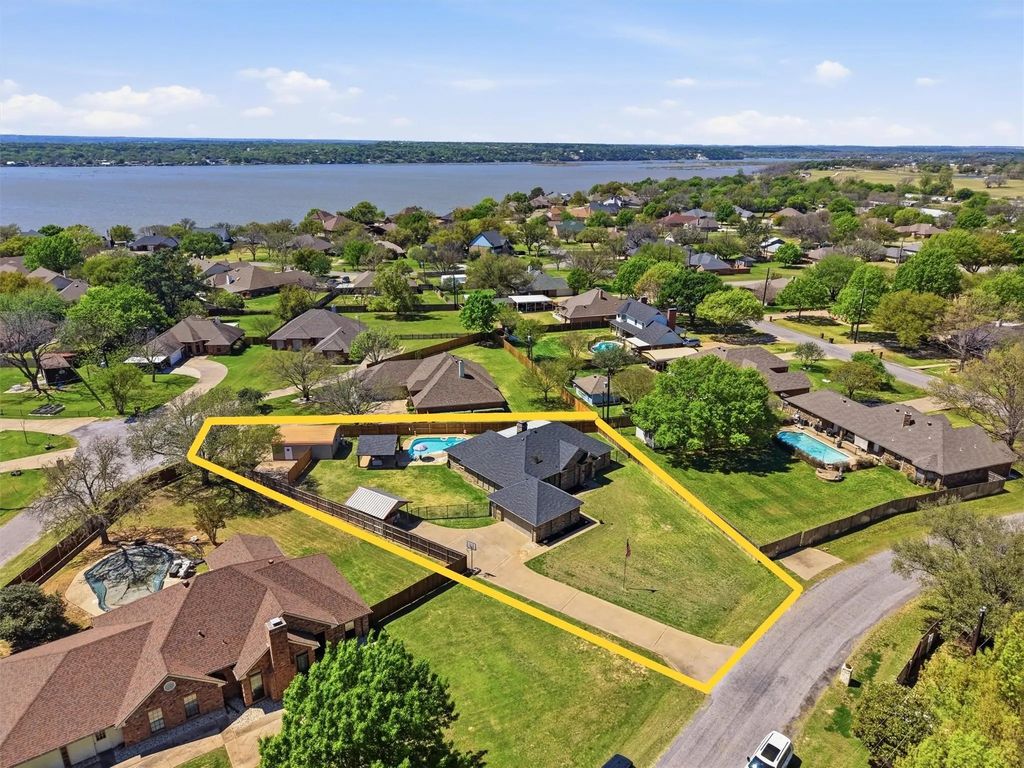 3802 Buena Vista Circle, Granbury