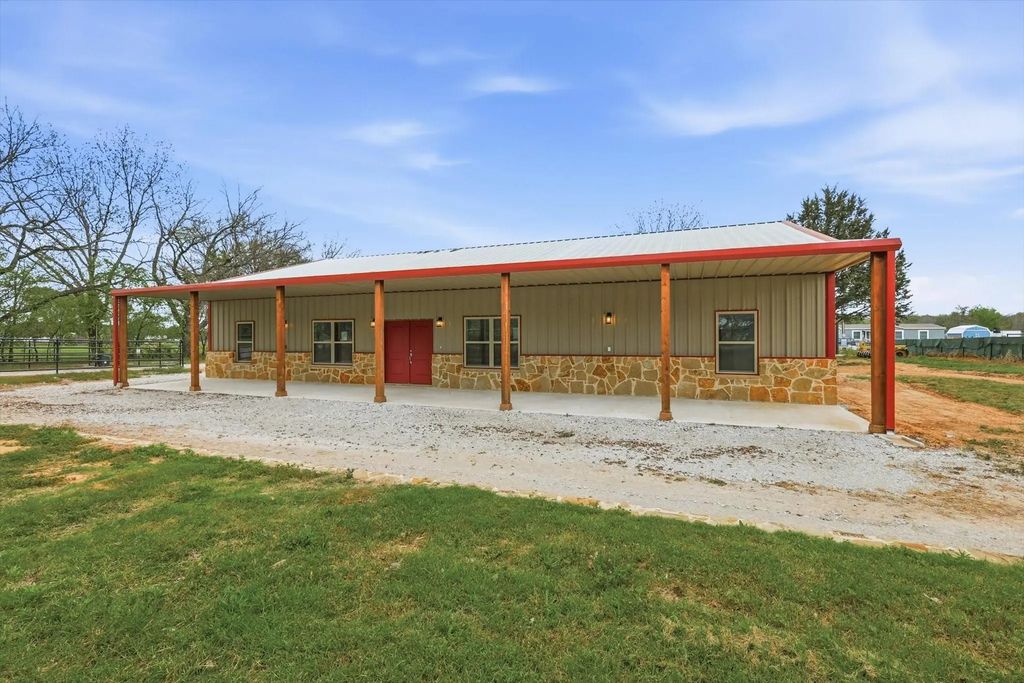 1445 County Road 3690, Paradise
