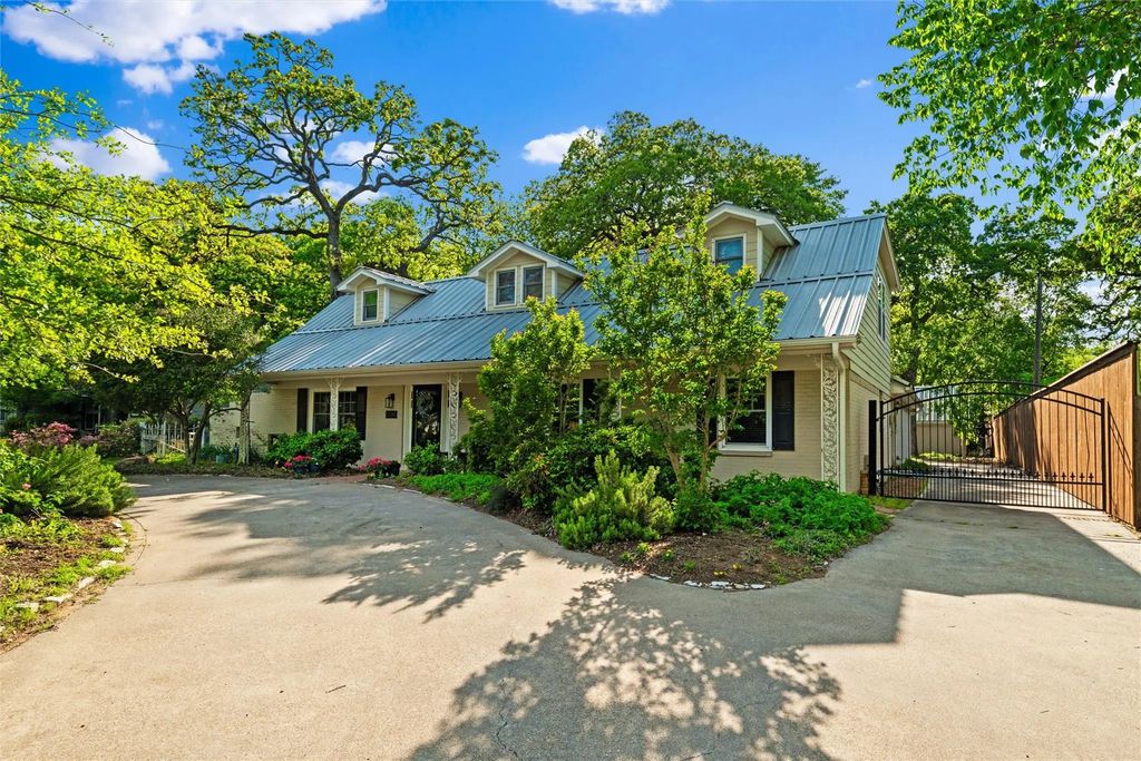 1204 Forrest Drive, Arlington