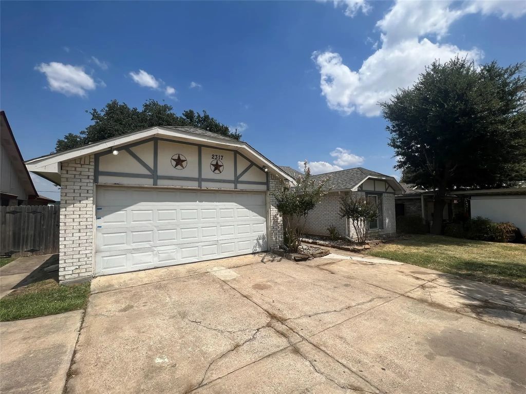 2317 Sharpshire Lane, Arlington