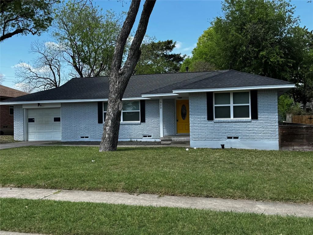 923 Green Castle Drive, Dallas