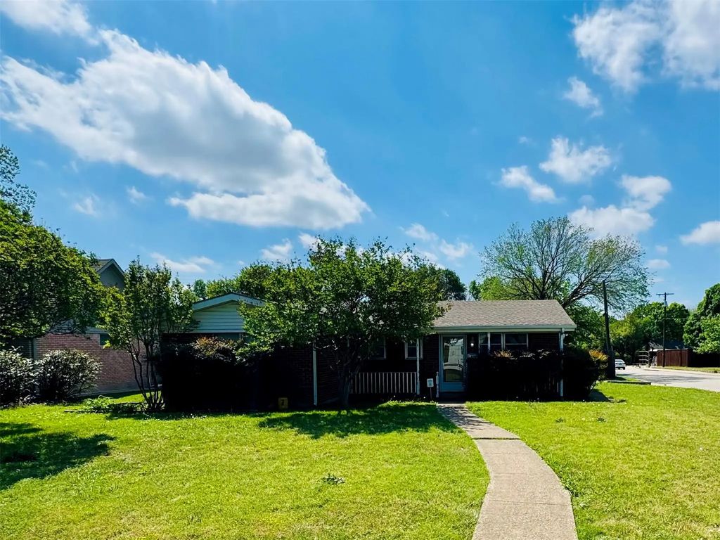1800 Highland Drive, Carrollton