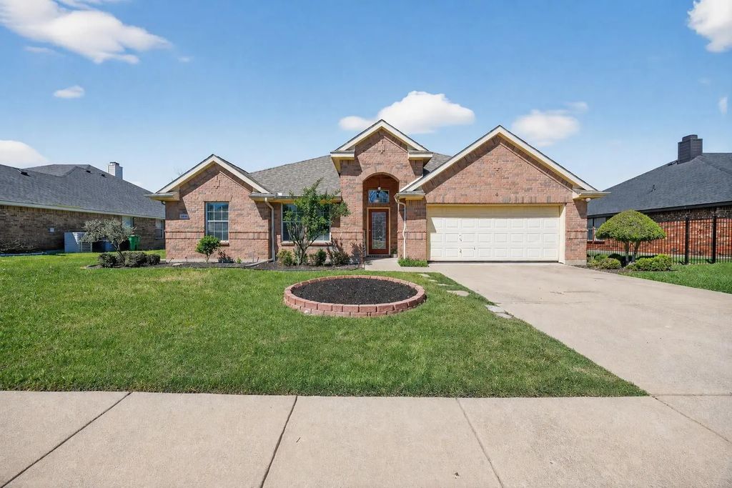 1006 Diane Street, Aubrey