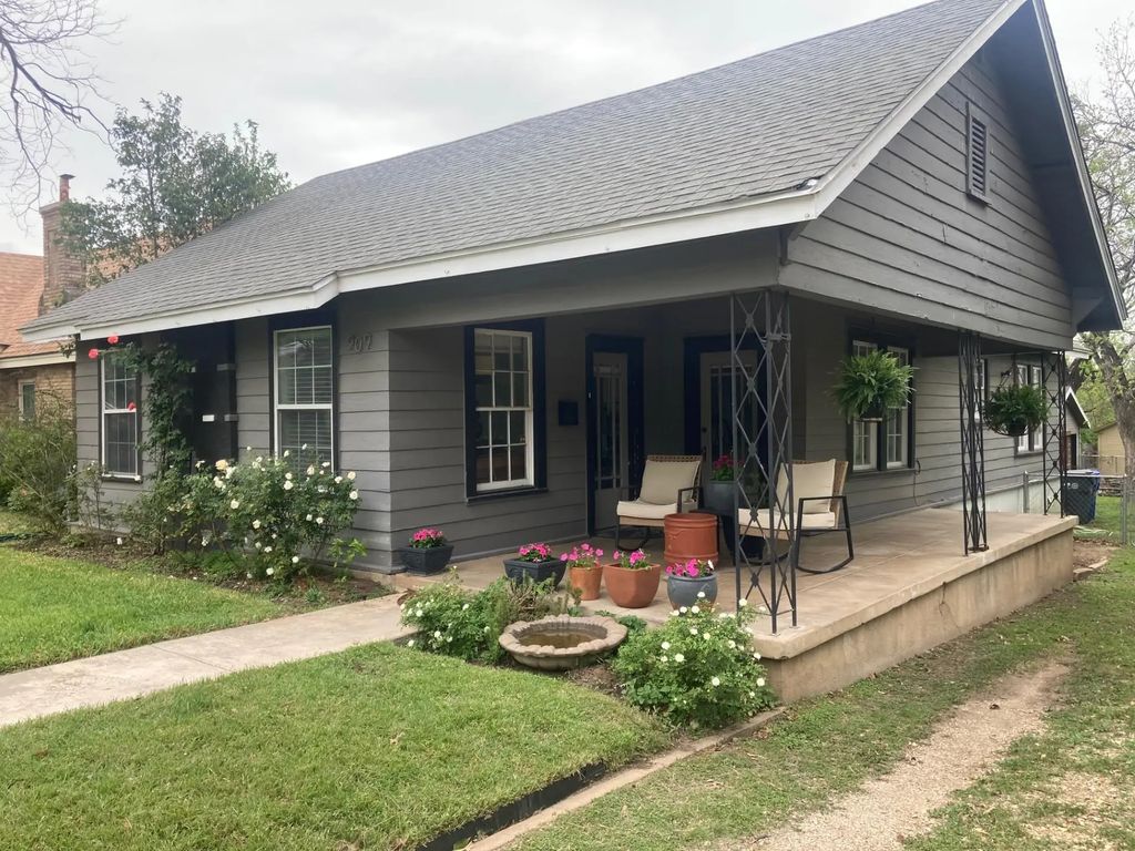 909 N 34th Street, Waco