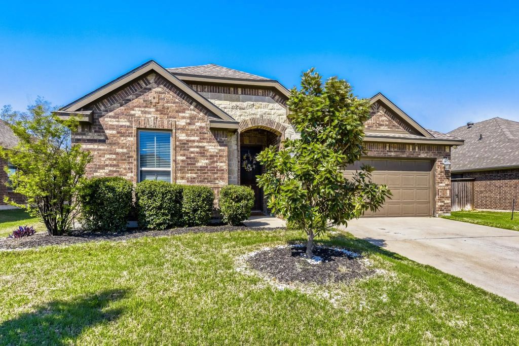 247 Dakota Drive, Waxahachie