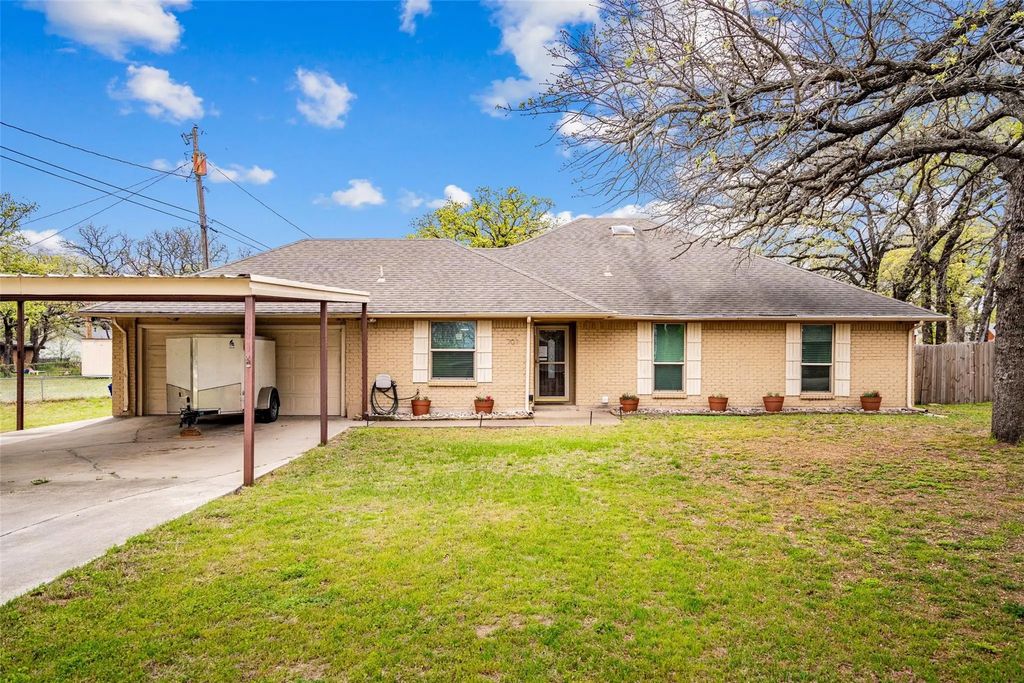 701 Wood Lane, Azle