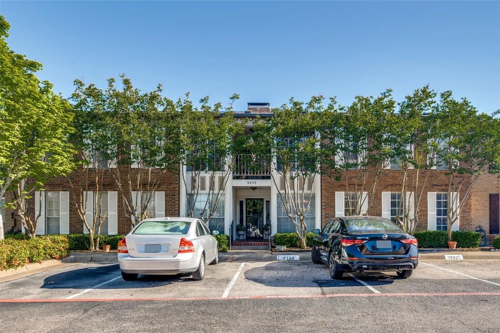 5833 Copperwood Lane 1132, Dallas