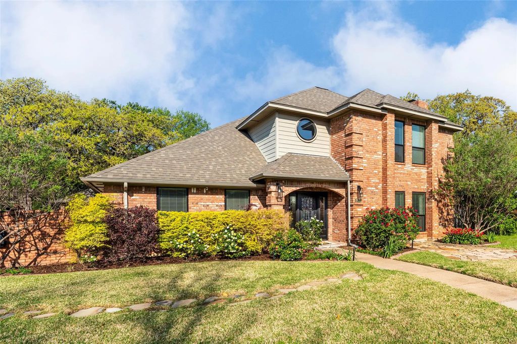 4802 Willow Bend Drive, Arlington