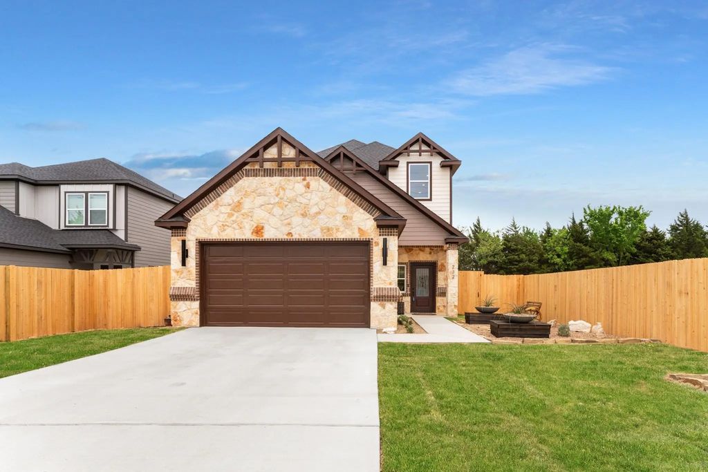 232 Hilltop Drive, Ennis