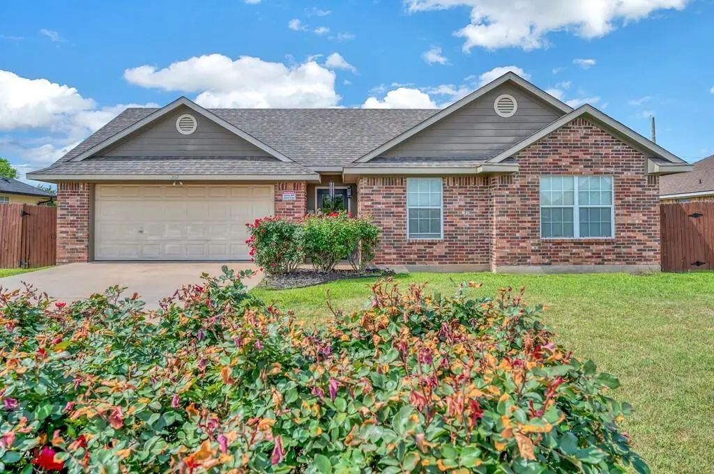 202 Wildcat Drive, Lacy Lakeview