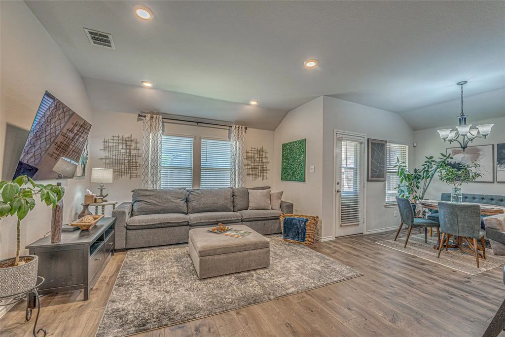 1805 Yale Street, Farmersville