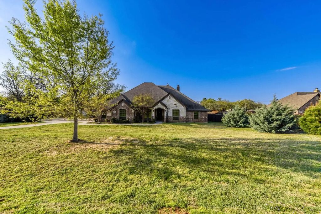 104 Lyndsey Court, Boyd