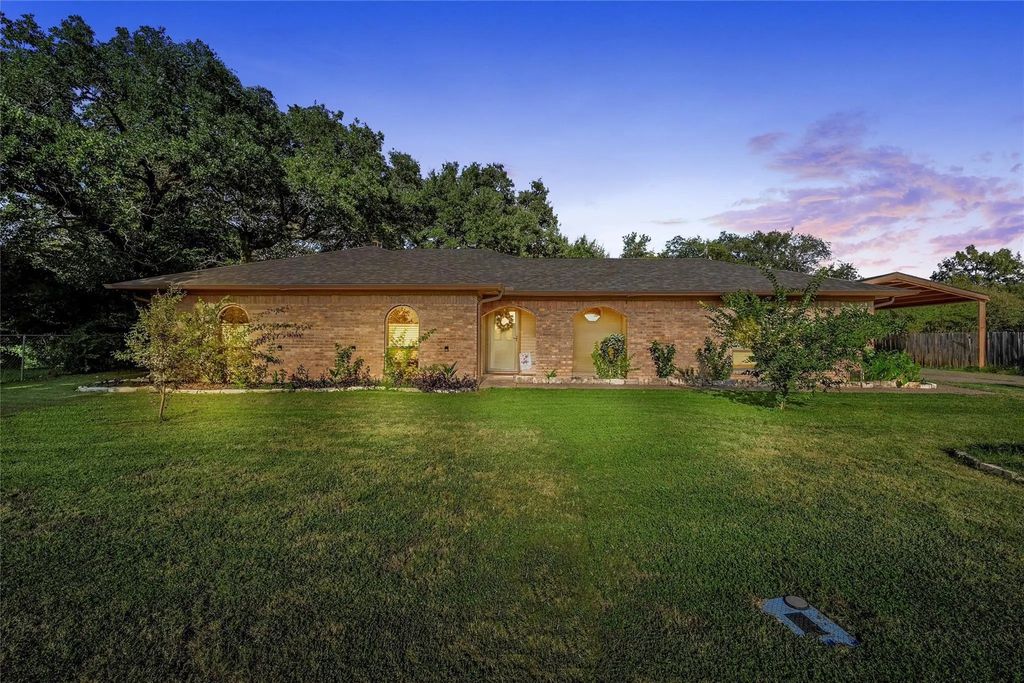 272 Locklar Loop, Waco