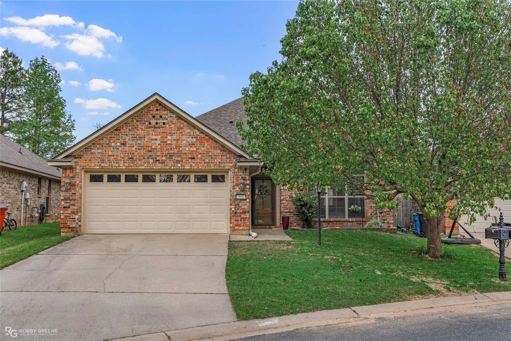 545 Fox Cove, Haughton