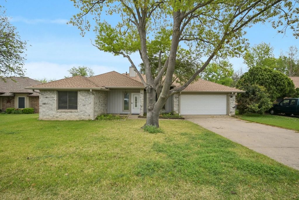 63 Robins Nest Drive, Hickory Creek
