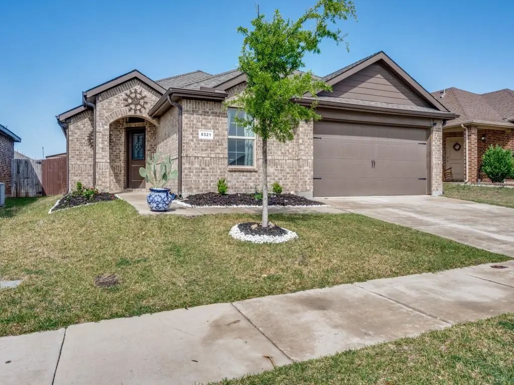 9321 Castorian Drive, Fort Worth