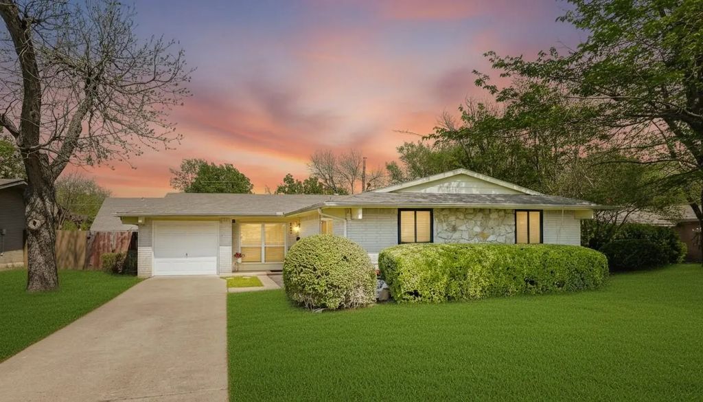 832 Greenhaven Drive, Richardson