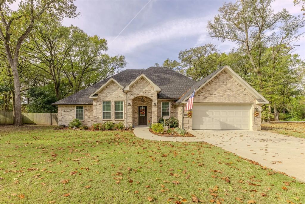 557 County Road 2610, Mineola