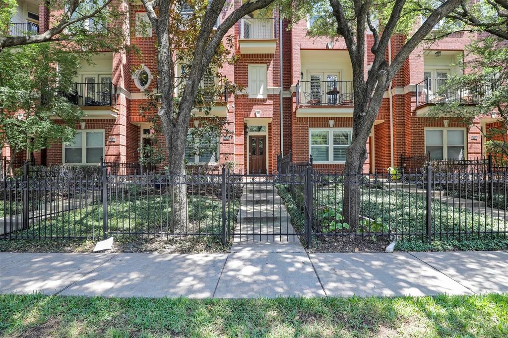 2808 N Hall Street, Dallas
