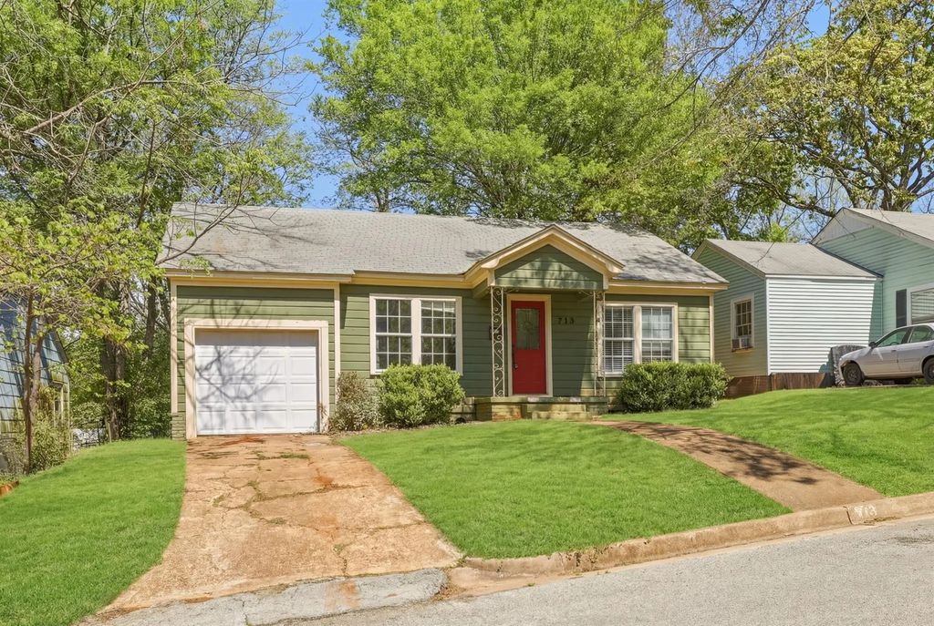 713 Highland Drive, Palestine