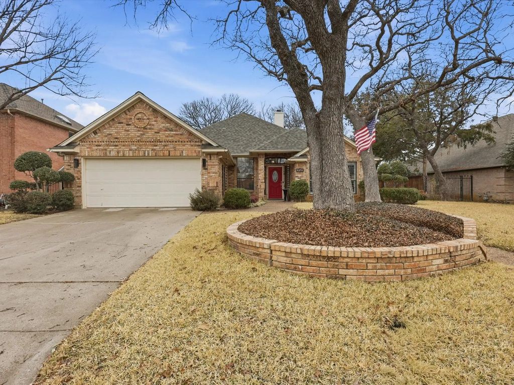 2613 Bent Tree Drive, Hurst