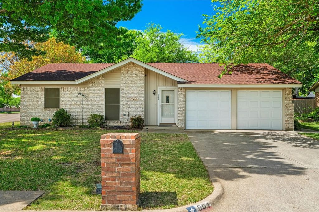 801 Meadowlark Drive, Mansfield