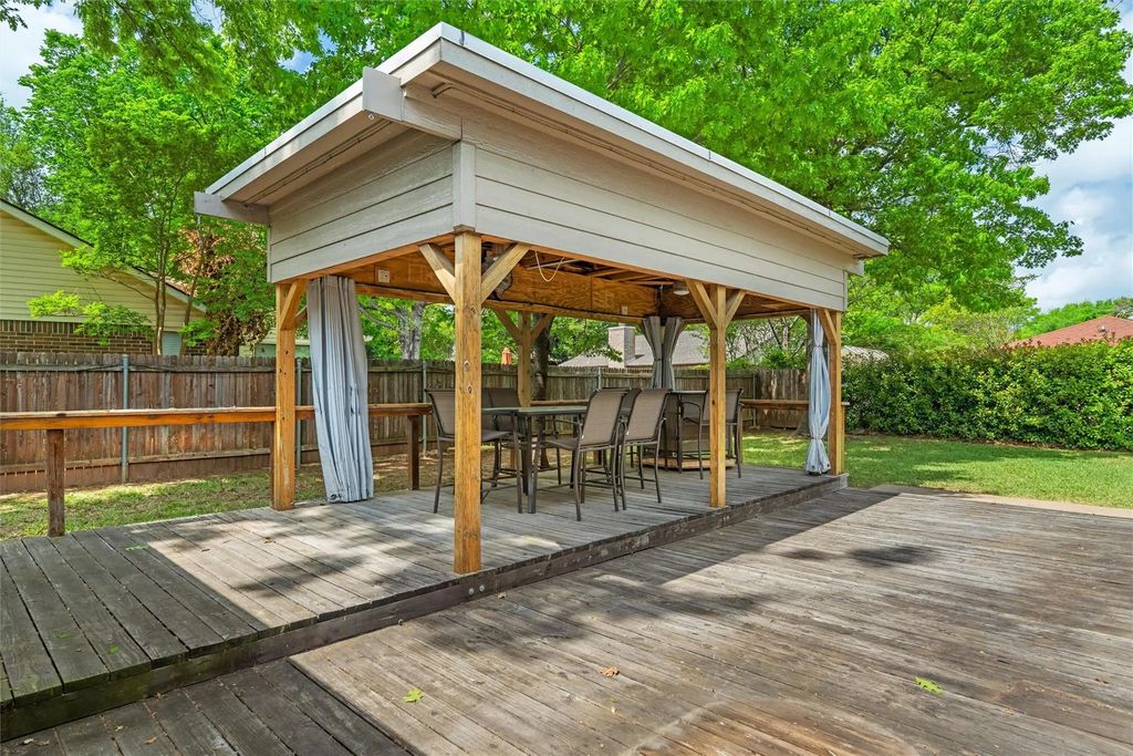711 Hinsdale Drive, Arlington