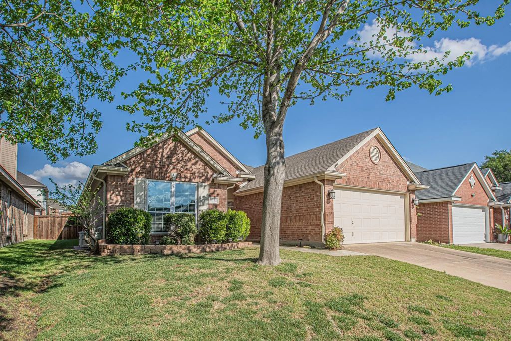 7732 Summerbrook Circle, Fort Worth