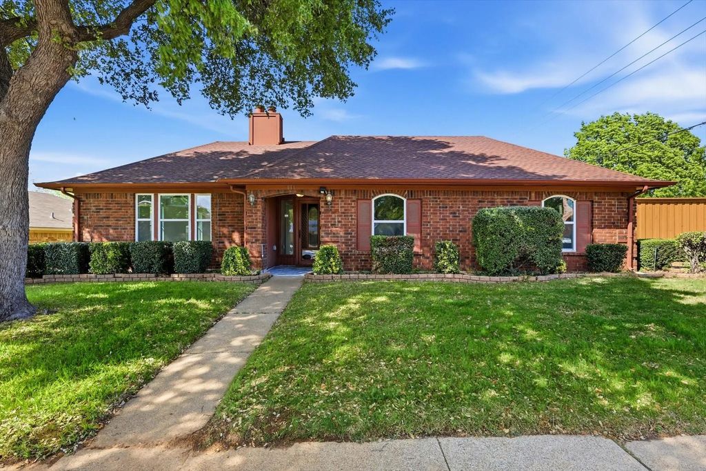 656 Parkway Boulevard, Coppell