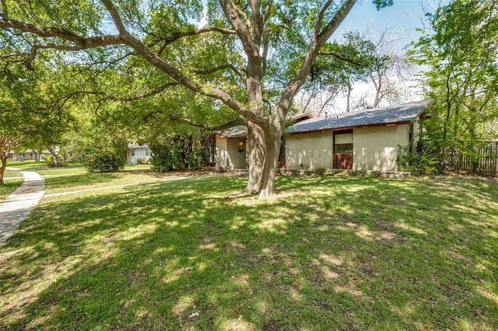 3949 Royal Palms Court, Dallas