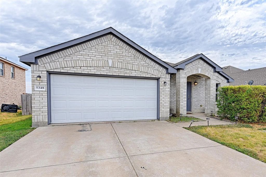 5348 Cameron Drive, Grand Prairie