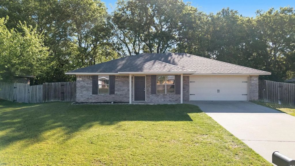 208 Shelley, Lindale