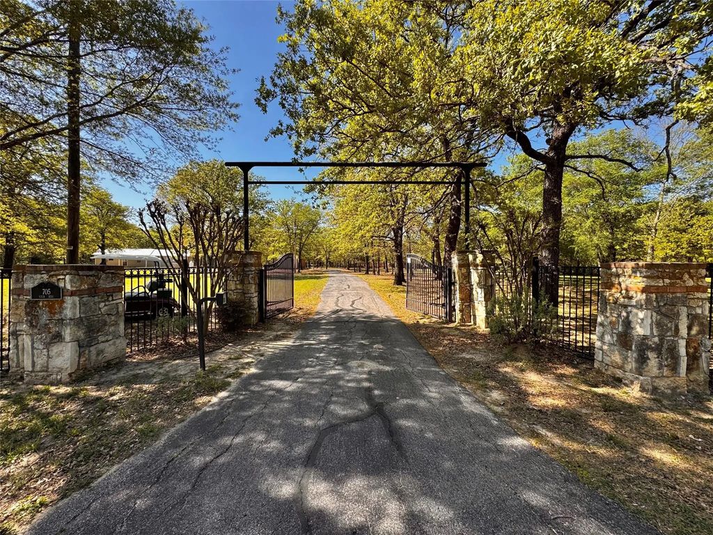 705 Vz County Road 3211, Wills Point