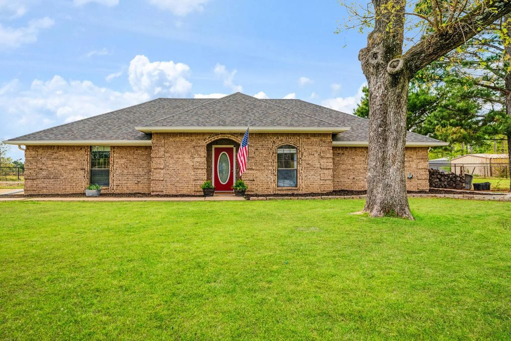 32 County Road 35940, Powderly