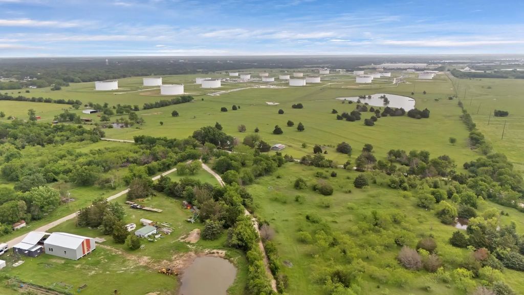 1402 County Road 1030, Corsicana