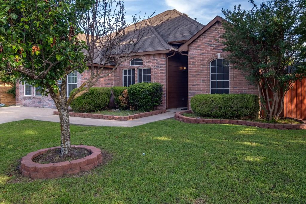708 Valley Court, Royse City
