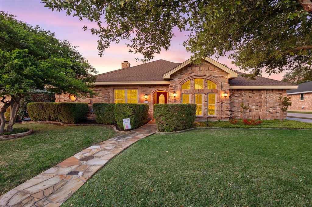 517 Highland Park Drive, Hurst