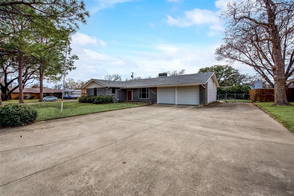 3711 E Devonshire Court, Irving