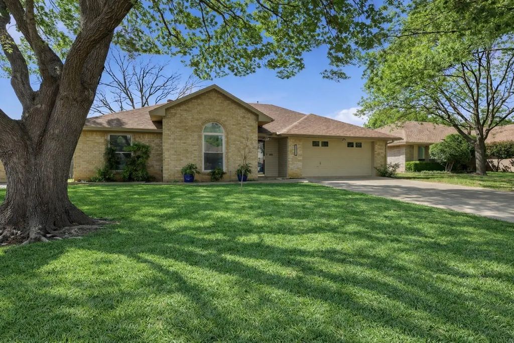 2021 N Lake Trail, Denton