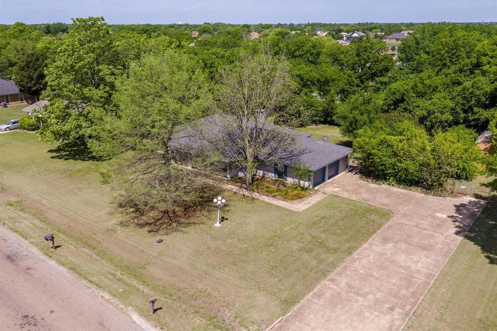 1309 Dixie Lane, Waxahachie
